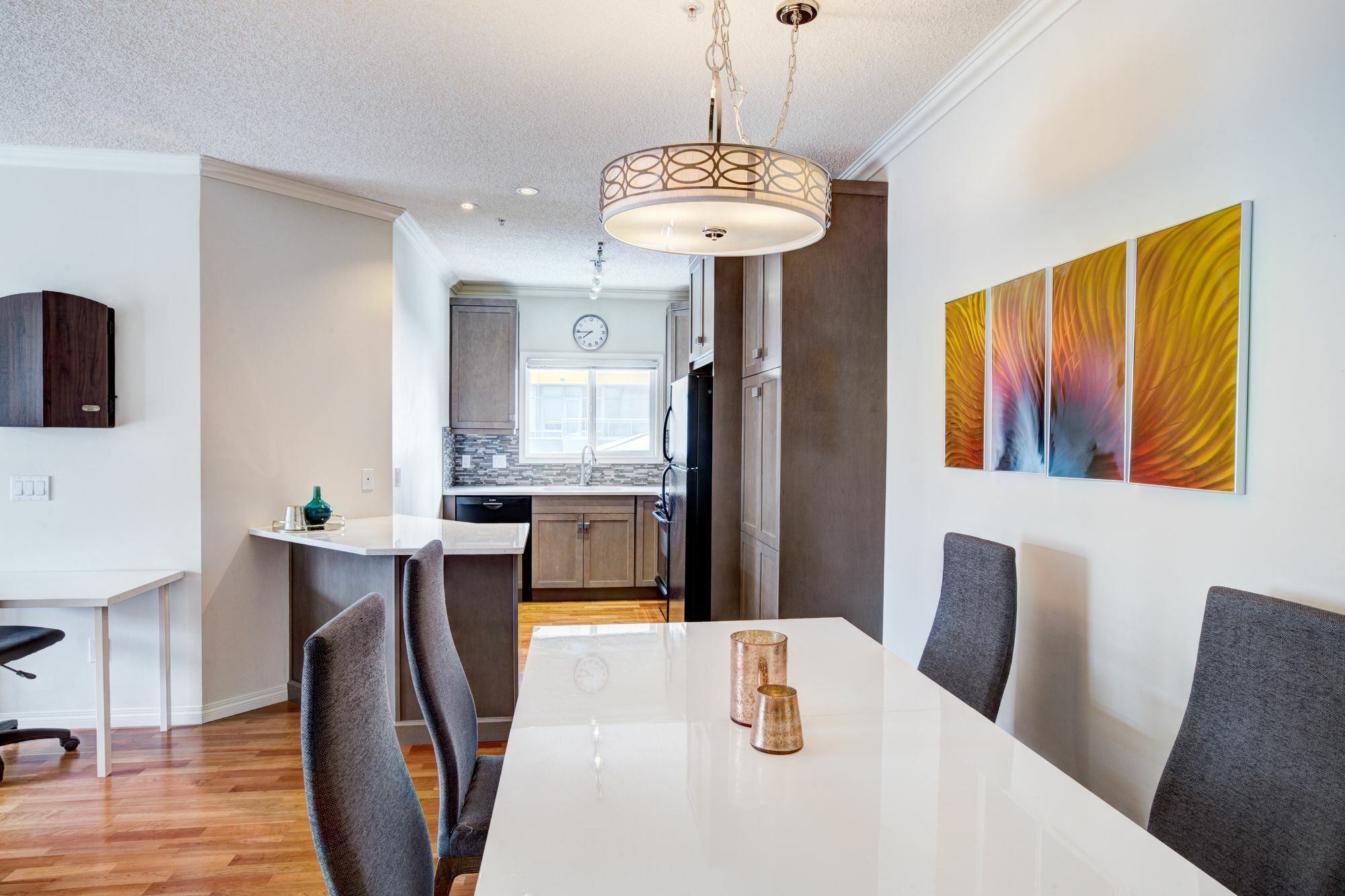 YYC Suite Digs - Genesis מראה חיצוני תמונה
